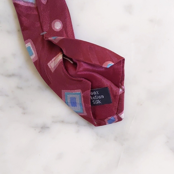 NWOT. Donloper Beverly Hills 100% Italian Silk Tie w/Multicolor Design Patterns. - Picture 5 of 5